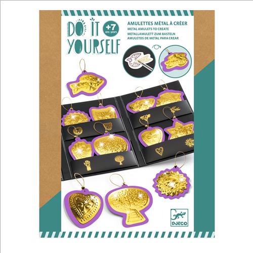 incisione. amuleti in metallo